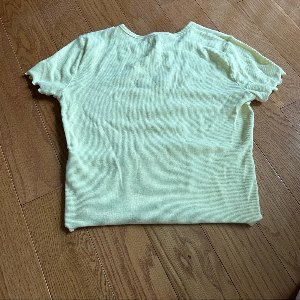 hollister womens xs Yellow T-Shirt crop Sunflower Embroidered ruffle new - Picture 7 of 7